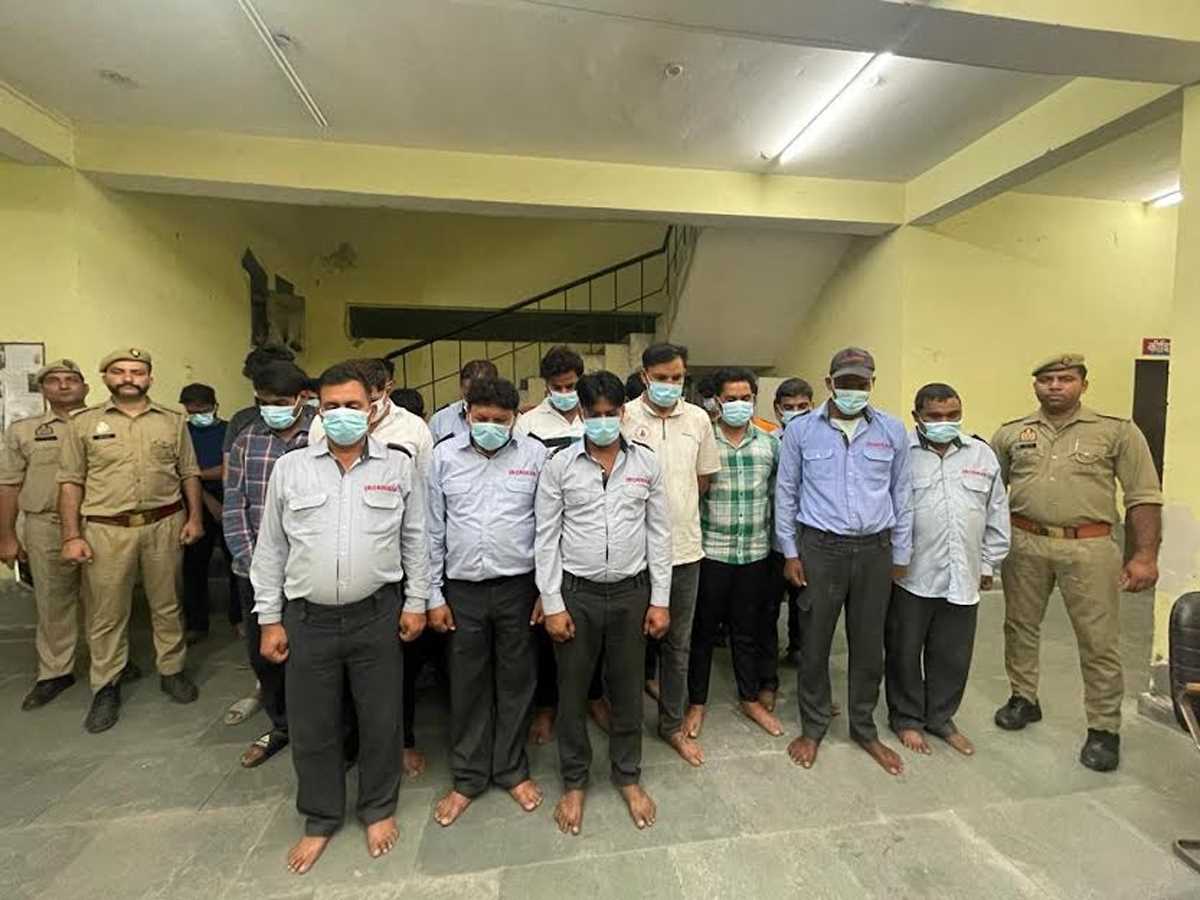 सुरक्षाकर्मी व छात्रों के बीच हुए मारपीट में 33 को लिया गया हिरासत में